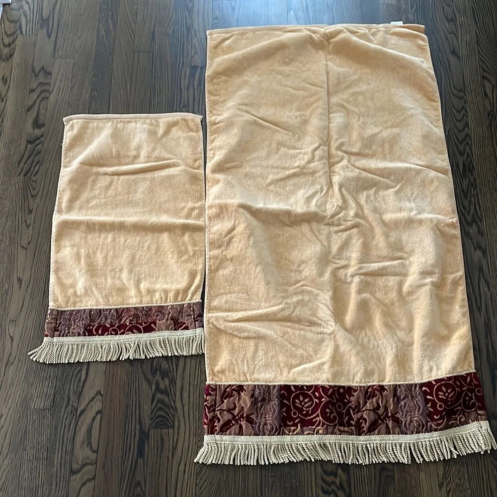 Croscill matching decorative towels